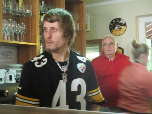 Black and Gold fan in Revuca